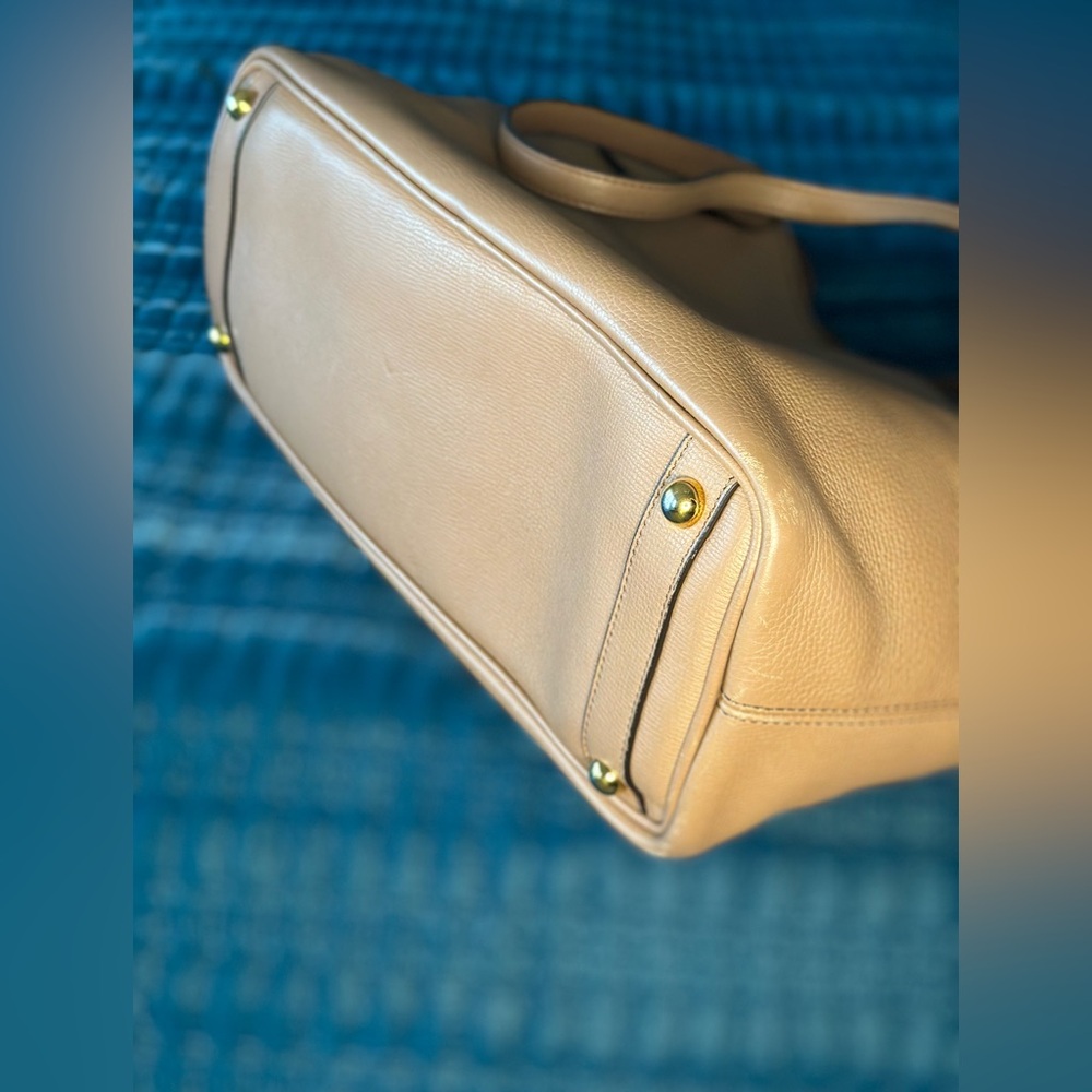 Burberry
Honeybrook Tote Leather Medium - Picture 10 of 13